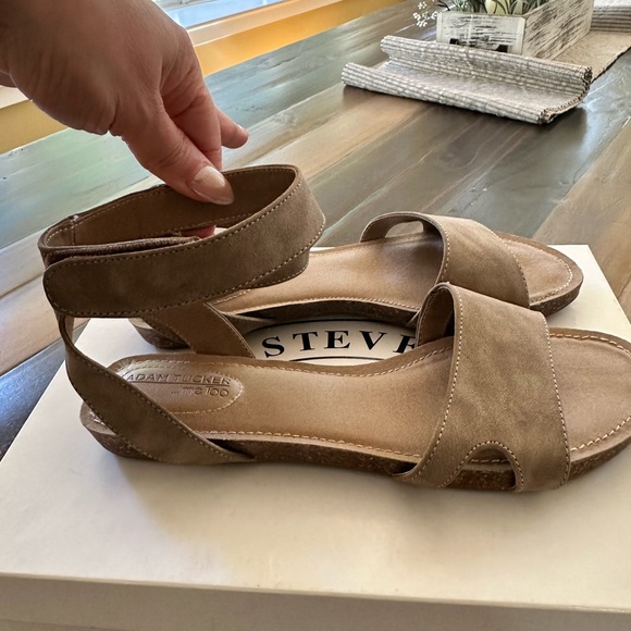 Adam Tucker Sandals - Picture 2 of 10